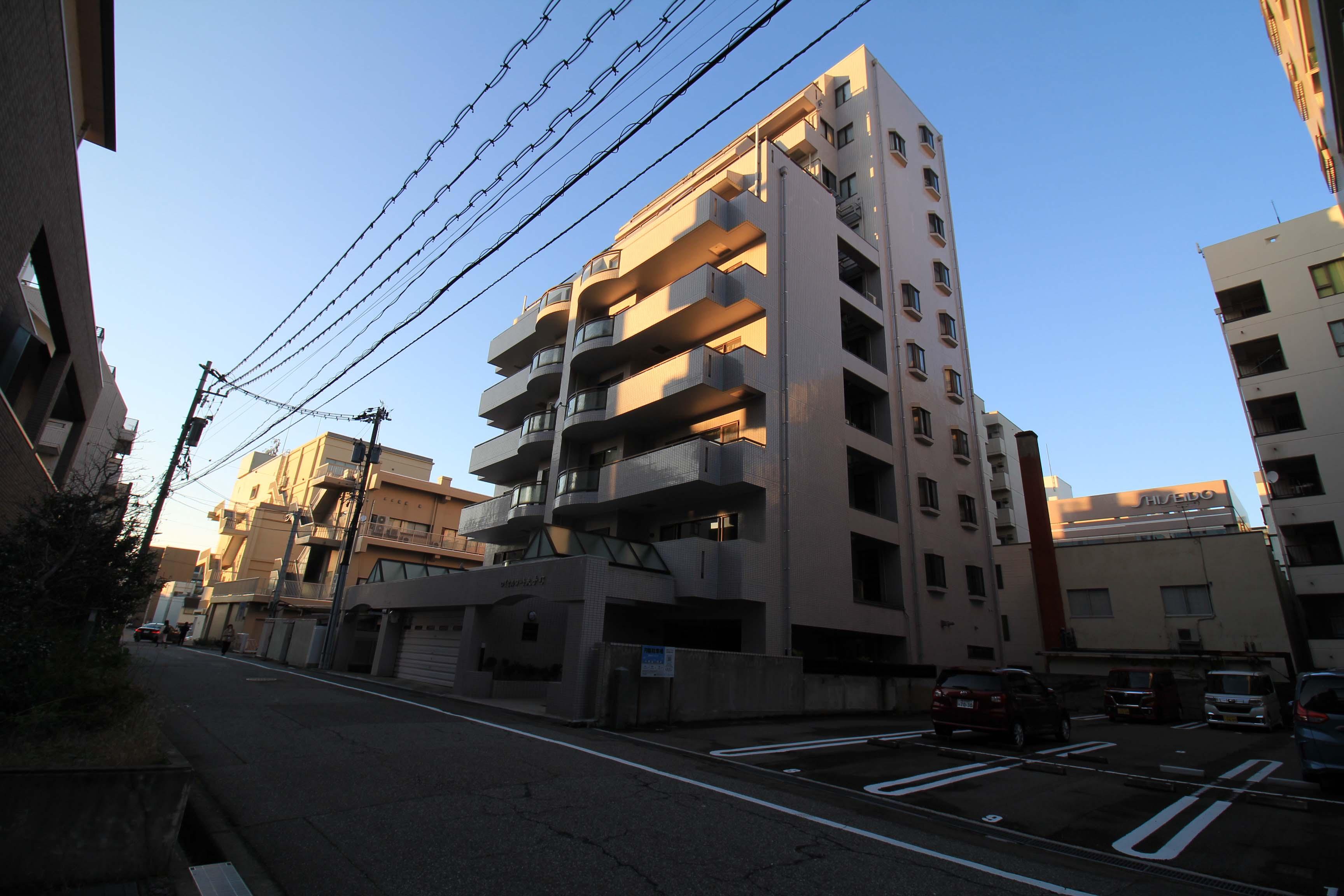 金沢市大手町の売買物件/マンション外観。地上10階建てながら総戸数14邸
