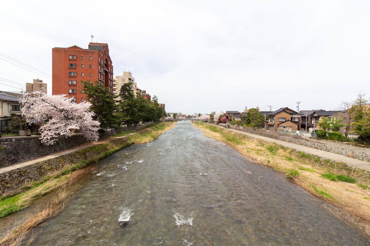 金沢市橋場町の賃貸物件/近くの天神橋より浅野川のビュー