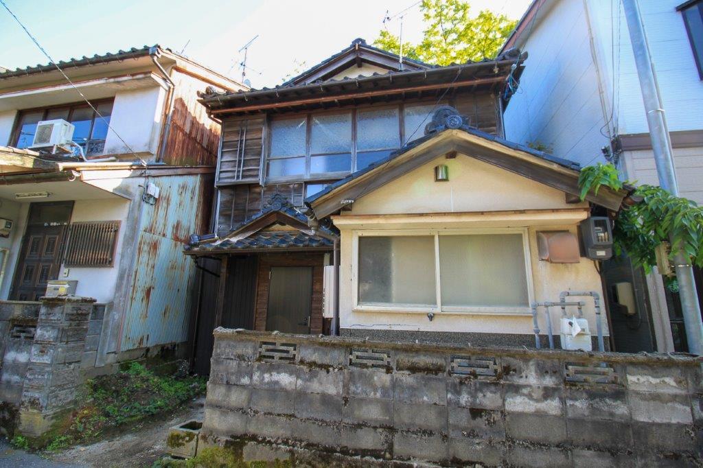 金沢市野町の賃貸物件/昭和初期頃建築の町家。外観２階部分は建築時の姿が残っているのかも