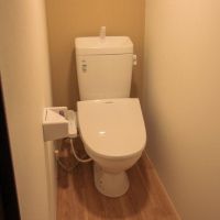 金沢市野町の賃貸物件/トイレはウォシュレット付きです。

