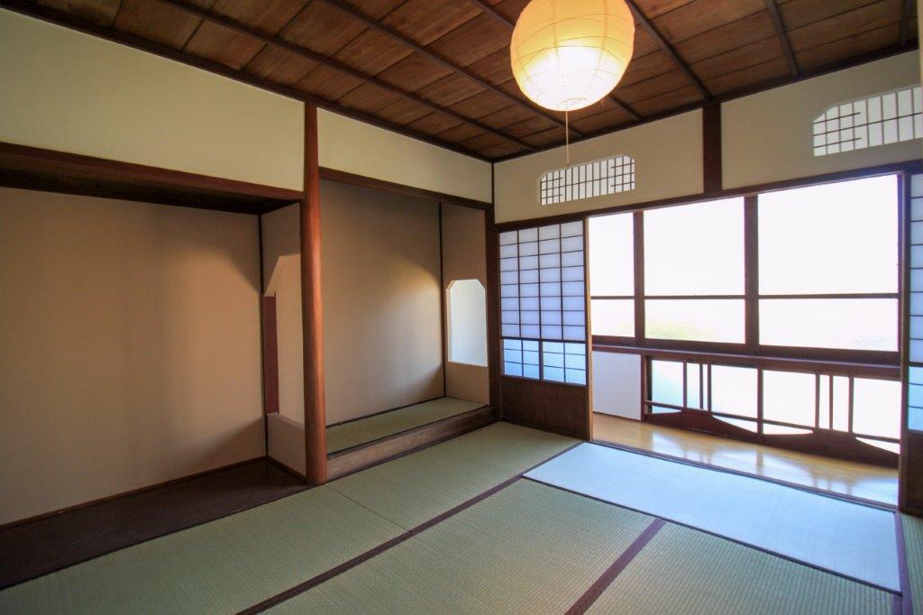 金沢市野町の賃貸物件/２階７畳和室は町家の佇まいを残しつつ改修されています。