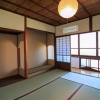 金沢市野町の賃貸物件/２階７畳和室は町家の佇まいを残しつつ改修されています。