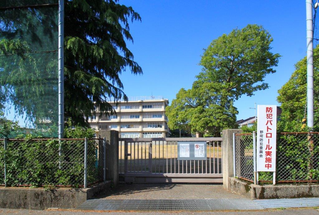 金沢市野町の賃貸物件/金沢未来のまち創造館のグラウンド。建物入口まではぐるっと回って行かないと入れませんが、ちょうど良い散歩になりそう