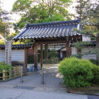 金沢市野町の賃貸物件/お隣の本覚寺。創建は1612年とのこと