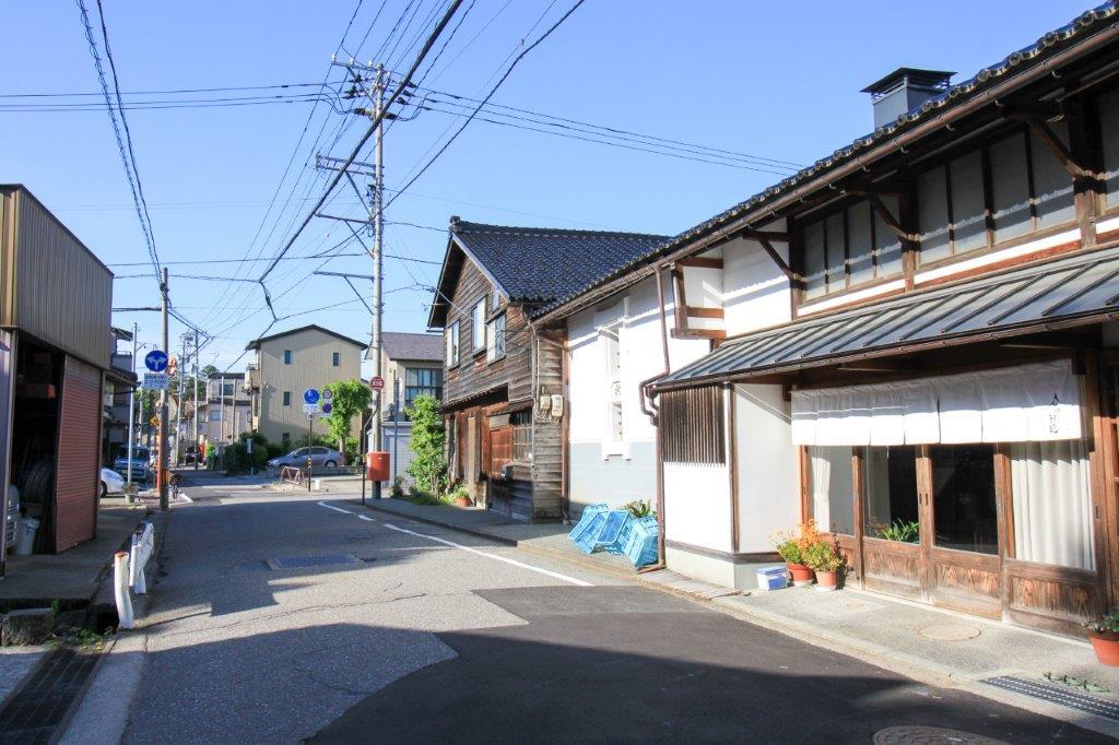 金沢市野町の賃貸物件/旧鶴来街道。近くに大正12年創業の酢造があります。