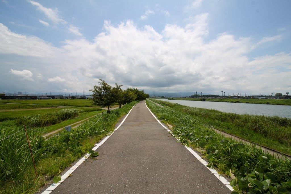 金沢市松村の売買物件/犀川沿いをサイクリングするのも気持ちが良さそう