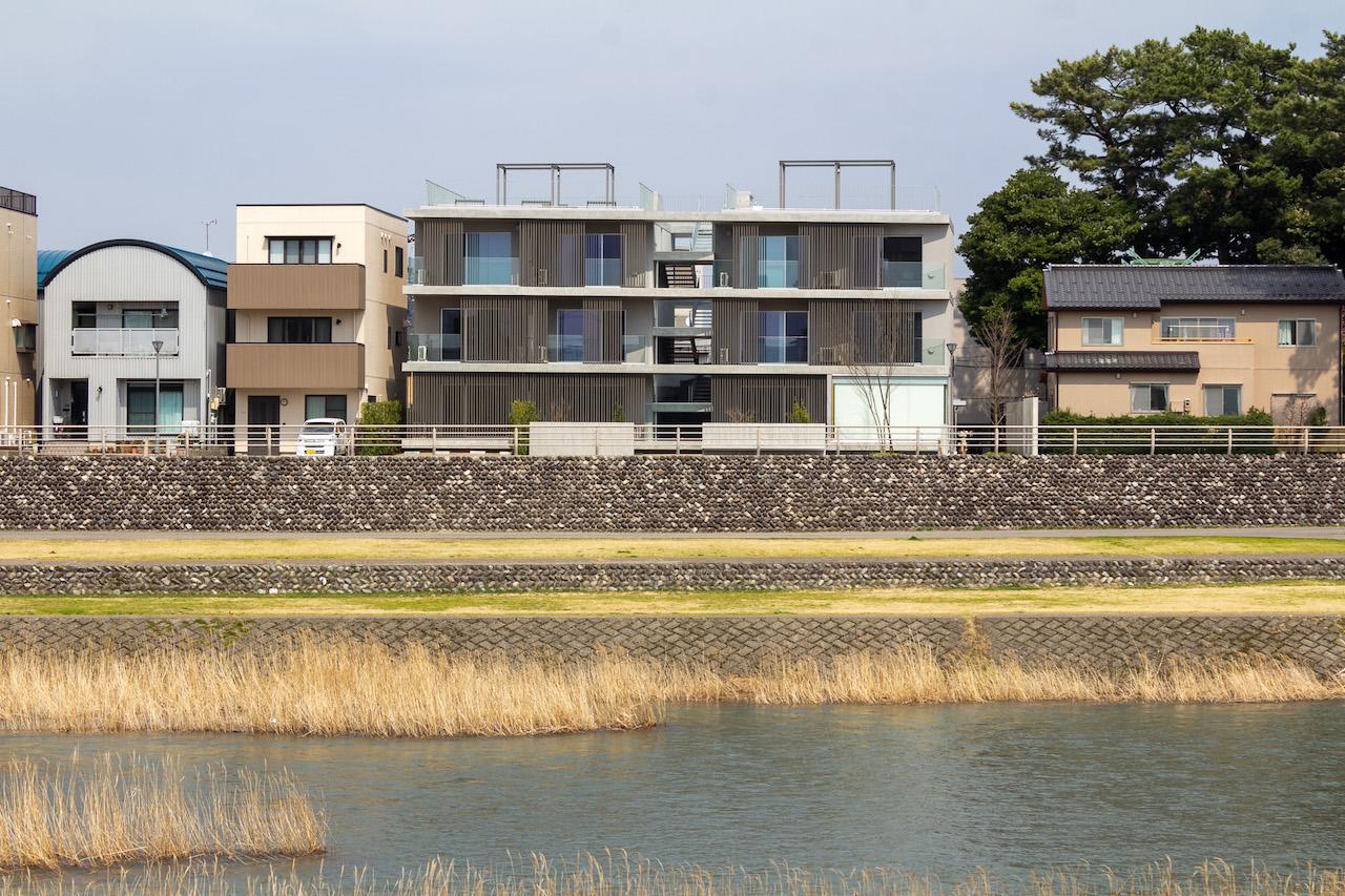 金沢市中央通町の賃貸物件/周辺環境に調和するデザイン且つ質感の外観