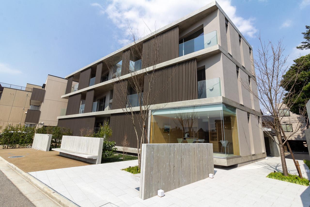 金沢市中央通町の賃貸物件/犀川のほとりにて、新築低層賃貸マンションが誕生しました。設計はR.E.A.D. & Architects。鈴木大拙館の設計に携わった設計士が担当