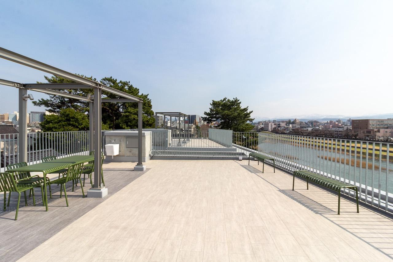 金沢市中央通町の賃貸物件/入居者が自由に使えるルーフガーデン。貸切利用も可能