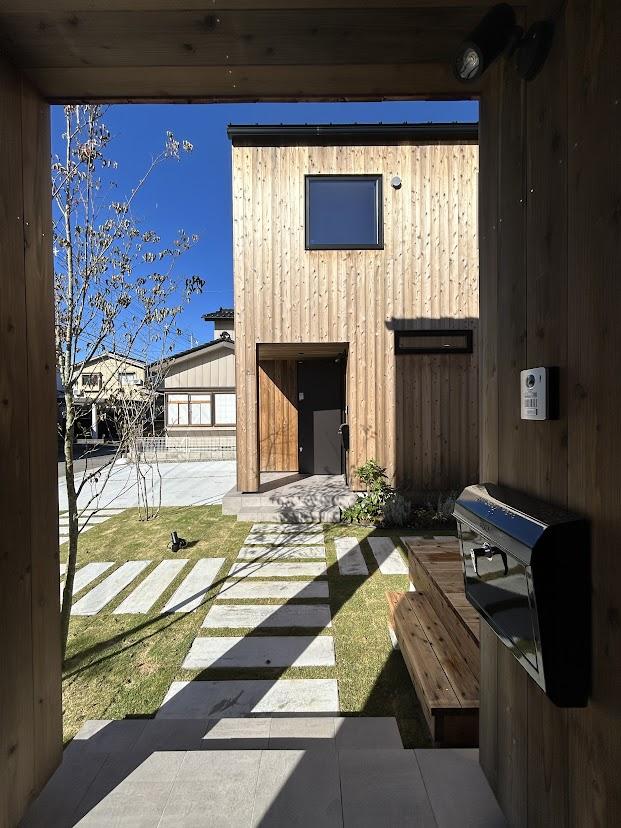 富山県富山市婦中町田島の売買物件/玄関