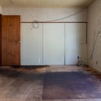 金沢市片町の賃貸物件/2階の奥の部屋。写真正面の壁を取り払えば、2階の元客席スペースとつながります。