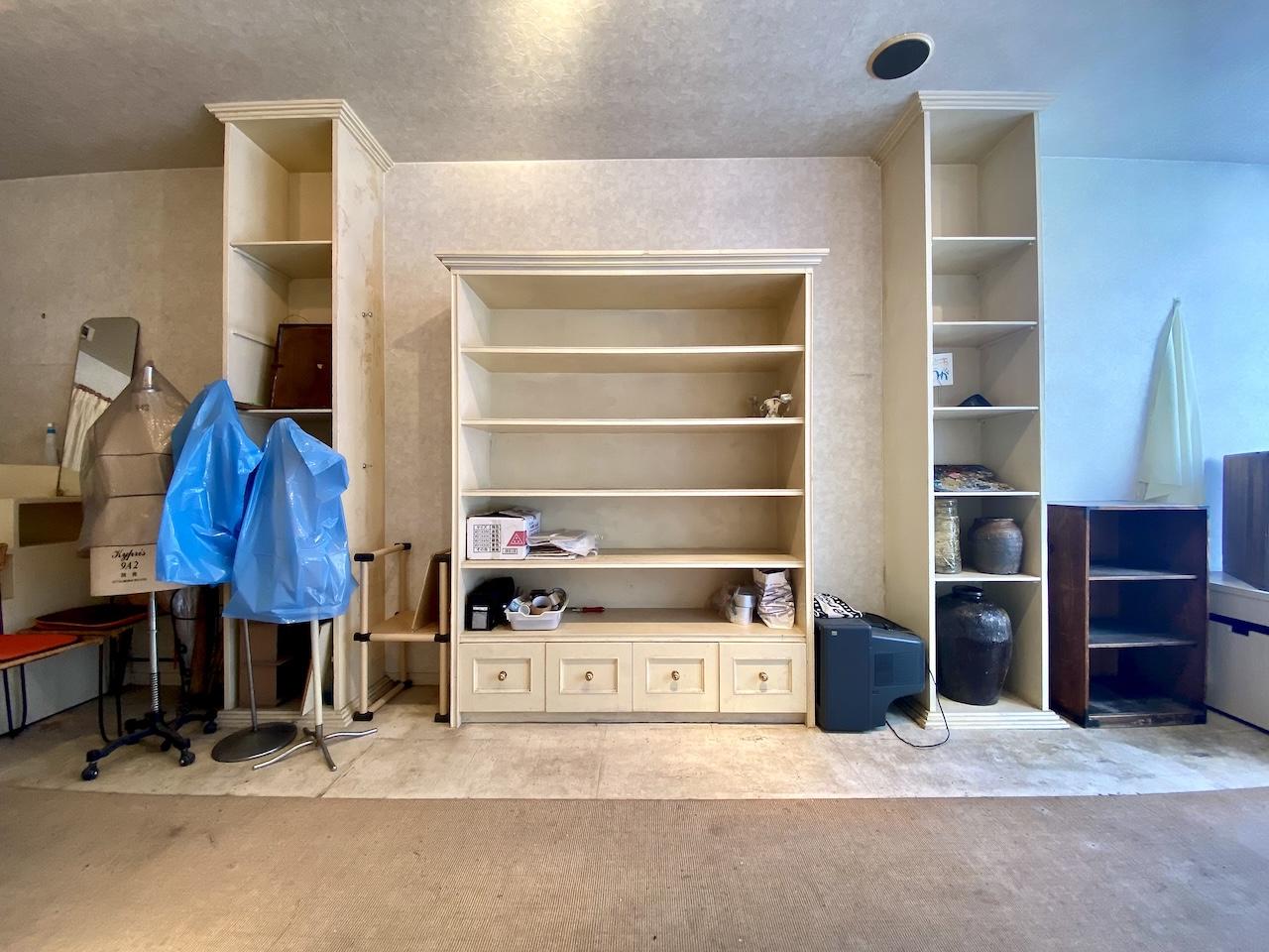 金沢市片町2丁目の賃貸物件/固定された造作棚　塗装を塗り直せばそのまま使えます