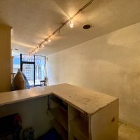 金沢市片町2丁目の賃貸物件/カウンターテーブル下には小さな収納スペースとミニシンクがあります
