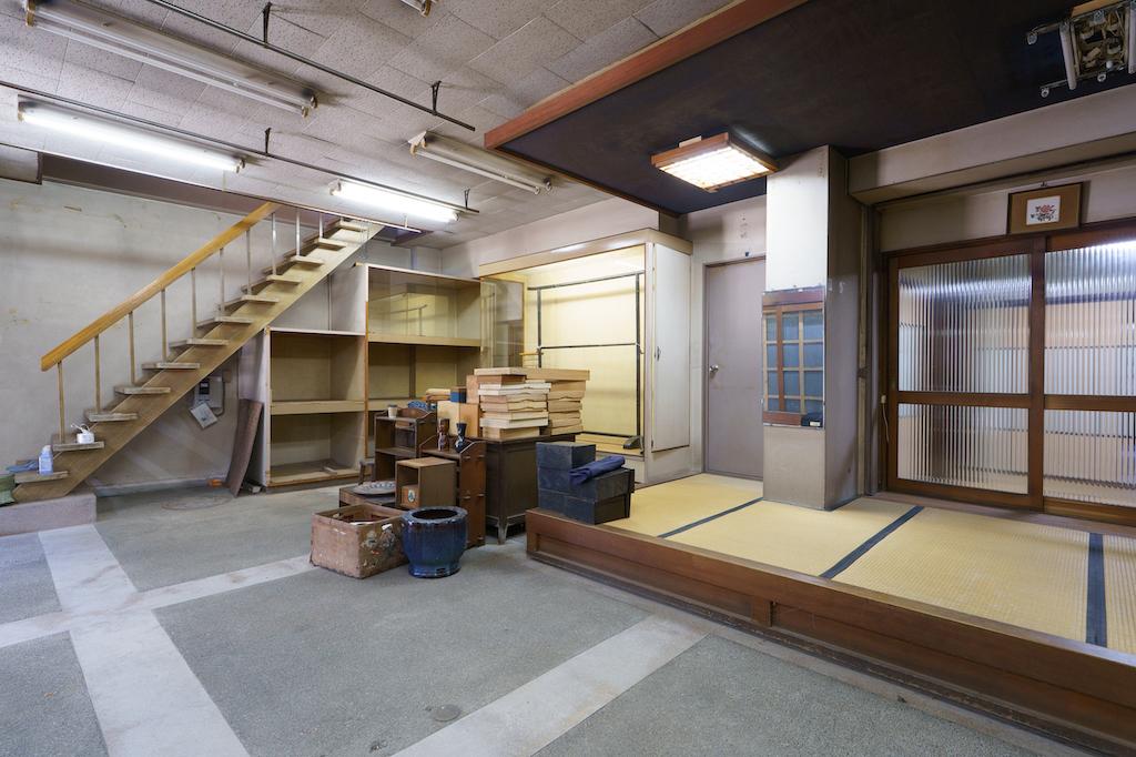 金沢市石引の賃貸物件/RCビル：元呉服店だった店舗スペースから２階へ