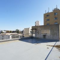 金沢市石引の賃貸物件/RCビル：建物右側の階段から屋上へ