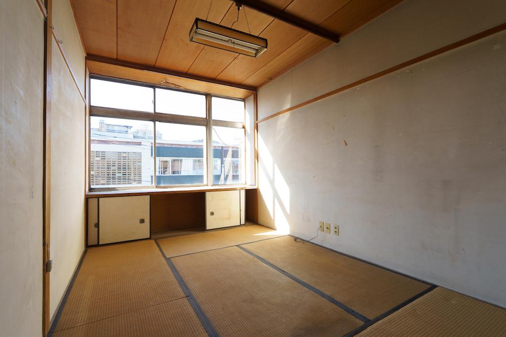 金沢市石引の賃貸物件/RCビル：6帖の和室が４部屋並びます。（現状は、ニコイチ部屋があるため、6帖、6帖、12帖の３部屋）