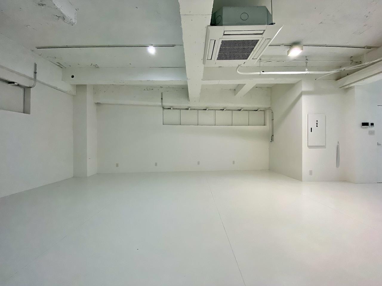 金沢市弥生の賃貸物件/こちらの窓もシートを剥がすことは可能です