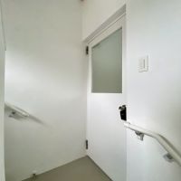 金沢市弥生の賃貸物件/2階入口扉