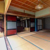 羽咋市柴垣町の売買物件/縁に囲まれた開放的な和室