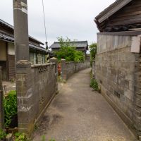 羽咋市柴垣町の売買物件/建物前面道路。狭い路地も魅力的
