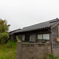 羽咋市柴垣町の売買物件/建物背面、後の庭は敷地外
