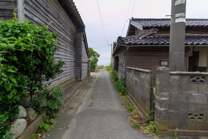 羽咋市柴垣町の売買物件/一直線で、海