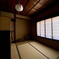 富山県射水市八幡町の売買物件/2階道路沿いの6帖和室