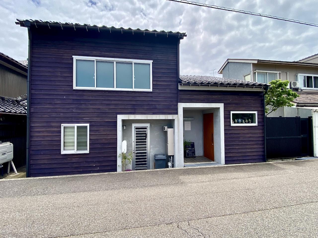 富山県射水市八幡町の売買物件/建物すぐ近くにはイタリア料理店、バルツェルラボ