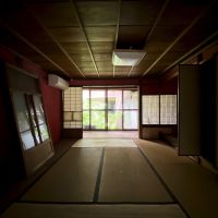 金沢市此花町の賃貸物件/弁柄色の和室