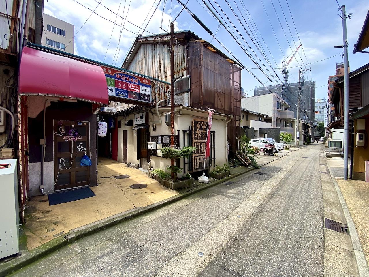 金沢市此花町の賃貸物件/建物すぐ近くの駅前味食街