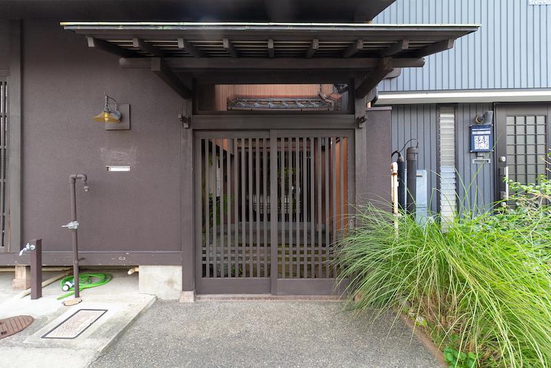 金沢市寺町5丁目の賃貸物件/雰囲気ある門
