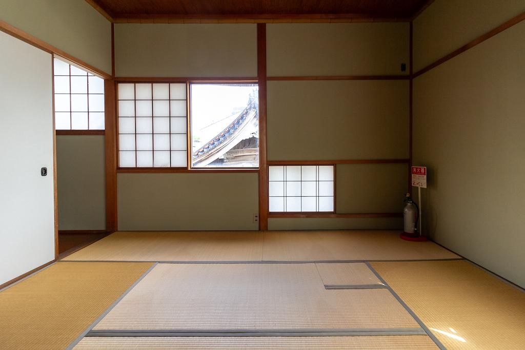 金沢市寺町5丁目の賃貸物件/２階８畳和室にも炉が切られています。