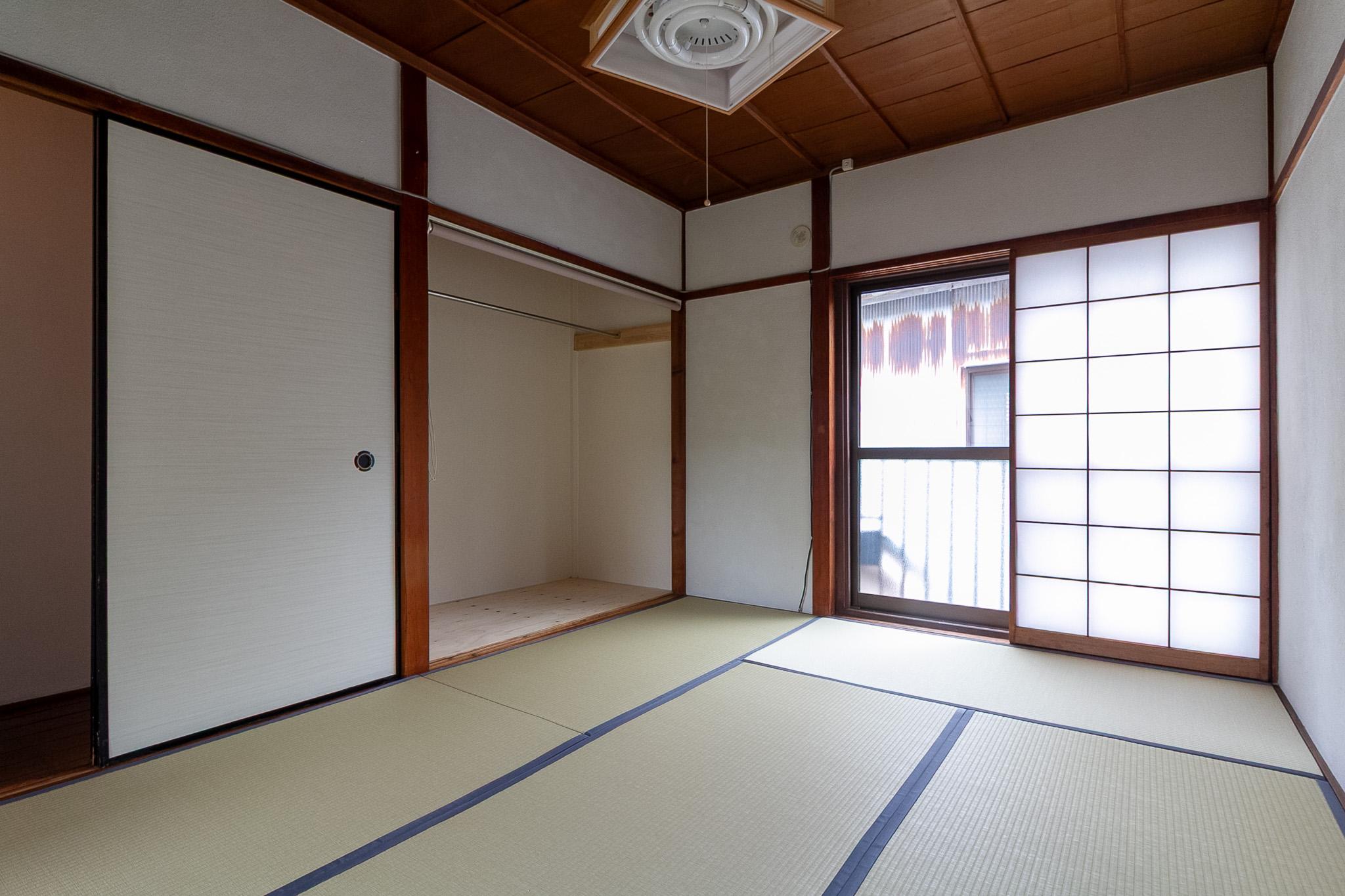 金沢市東山の賃貸物件/押入れをクローゼットに変更。ロールスクリーン付き