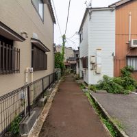 金沢市東山の賃貸物件/物件前の小路。車は入れません。