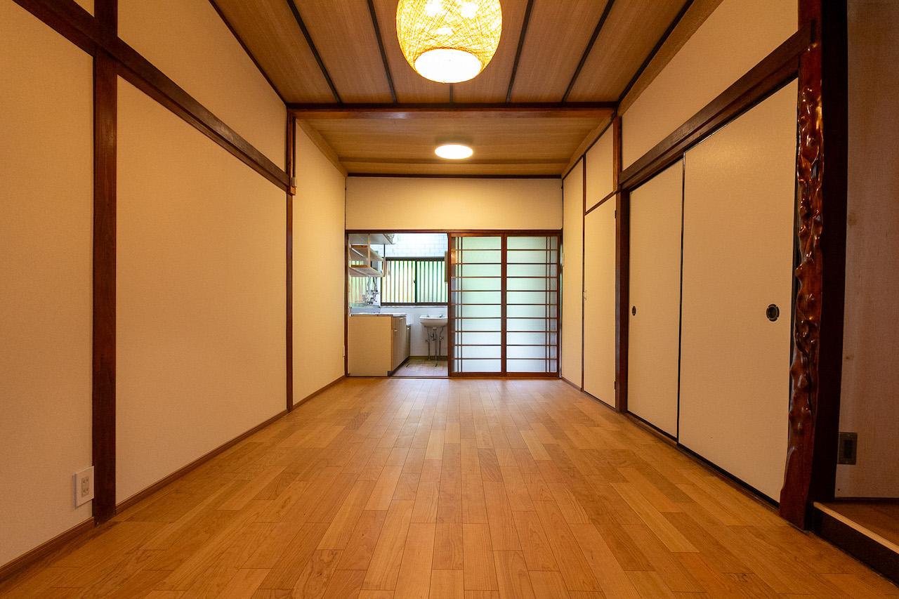 金沢市東山の賃貸物件/玄関の横はキッチン
