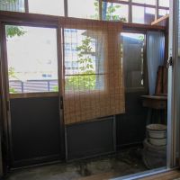 金沢市野町の賃貸物件/右側１階庭前土間空間。小さくても土間は嬉しい