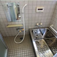金沢市野町の賃貸物件/右側お風呂はステンレス浴槽