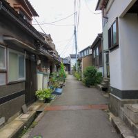 金沢市野町の賃貸物件/路地は狭いので車の侵入は難しいかと