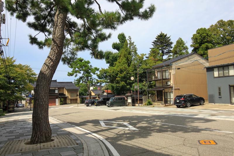 金沢市野町の賃貸物件/六斗の広見。火事が多かった藩政時代に、延焼を防ぐため設けられた火よけ地が由来とのこと。