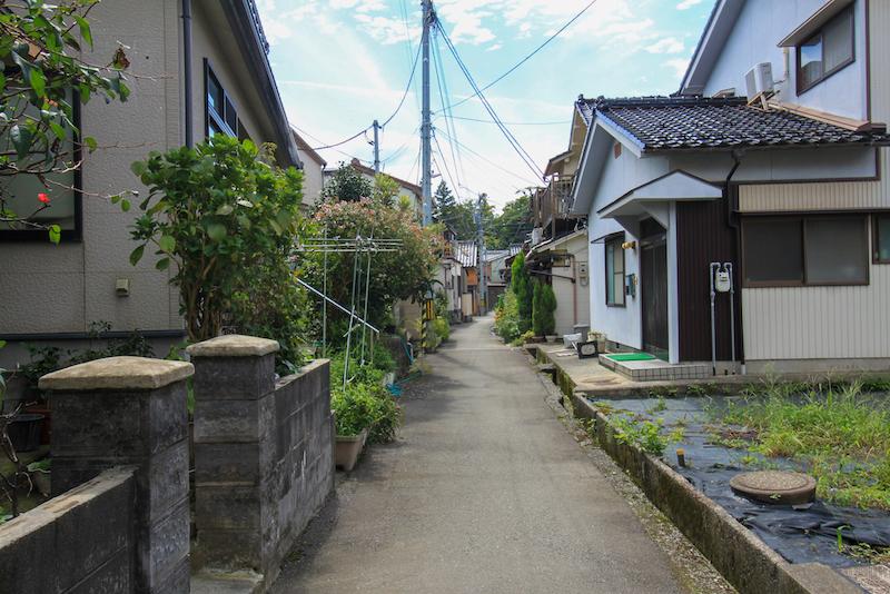 金沢市野町の賃貸物件/でも細い路地ってちょっとワクワクする