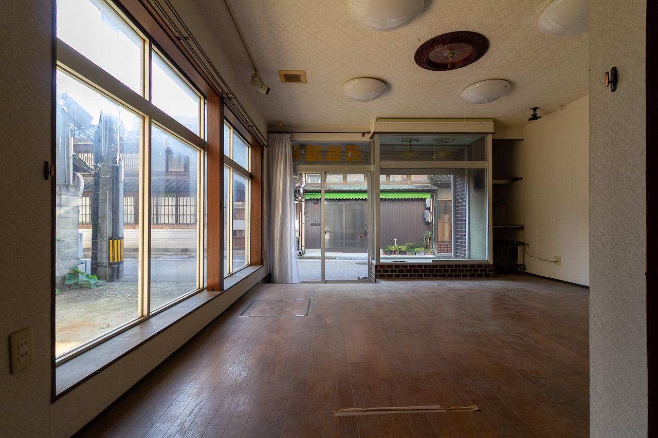金沢市堀川町の売買物件/1階の店舗部分。既存のままです。