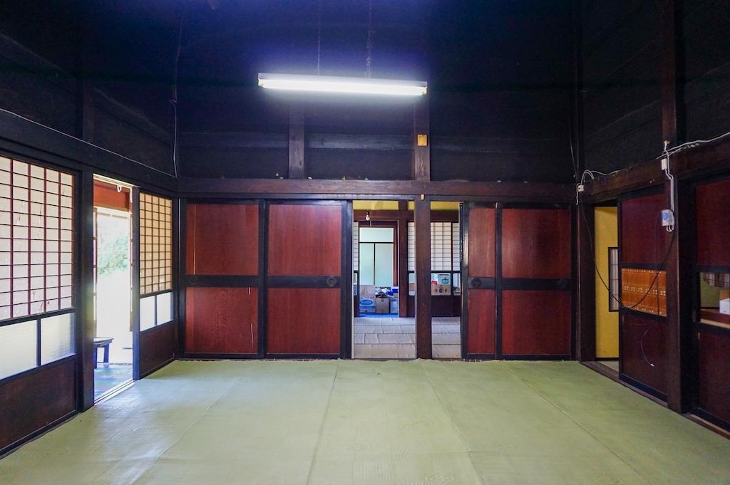 石川県羽咋郡志賀町矢田の売買物件/真っ黒の壁と木部に歴史を感じる