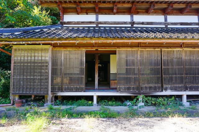 石川県羽咋郡志賀町矢田の売買物件/木製の格子戸の意匠が良いです