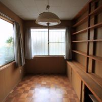 金沢市里見町の賃貸物件/本好きが高じて増築した書庫。びっしり本が並んでいました。