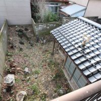 金沢市里見町の賃貸物件/庭はまちなかにしてはかなり広いです。小さな滝があった様子。