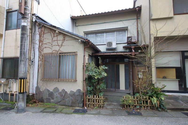 金沢市里見町の賃貸物件/外観。左手前が増築した書斎。