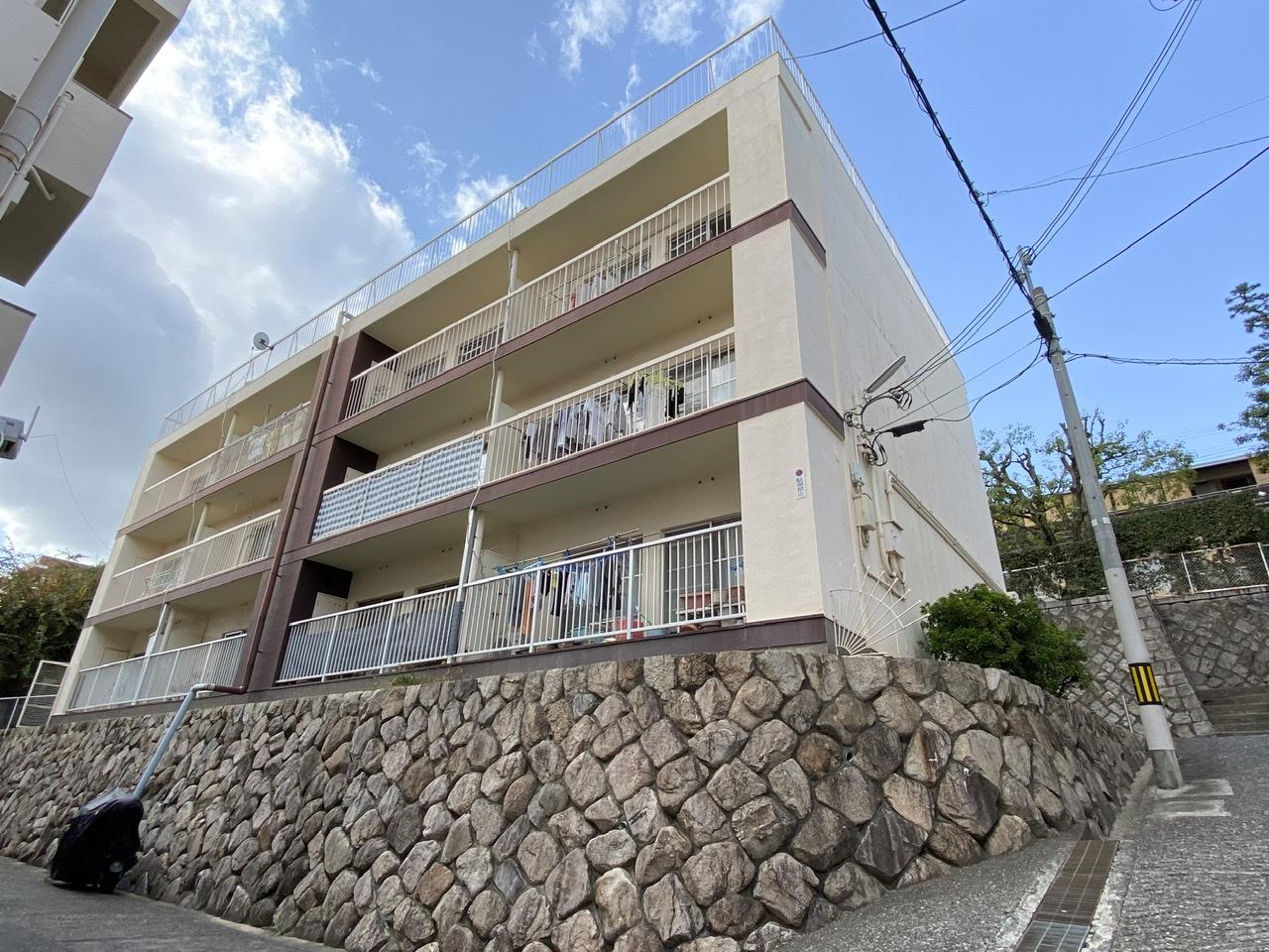 神戸市東灘区森北町の賃貸物件/2棟の団地型マンション。今回の募集は北棟