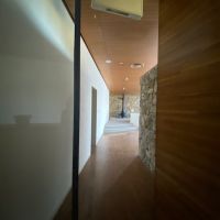 神戸市灘区六甲山町北六甲の売買物件/光に導かれるようメインホールへ。