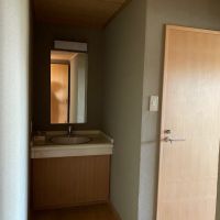 神戸市灘区六甲山町北六甲の売買物件/宿泊室には部屋ごとに水周りが備わっています。