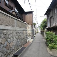 神戸市兵庫区上祇園町の賃貸物件/物件前は昔懐かしい細い路地